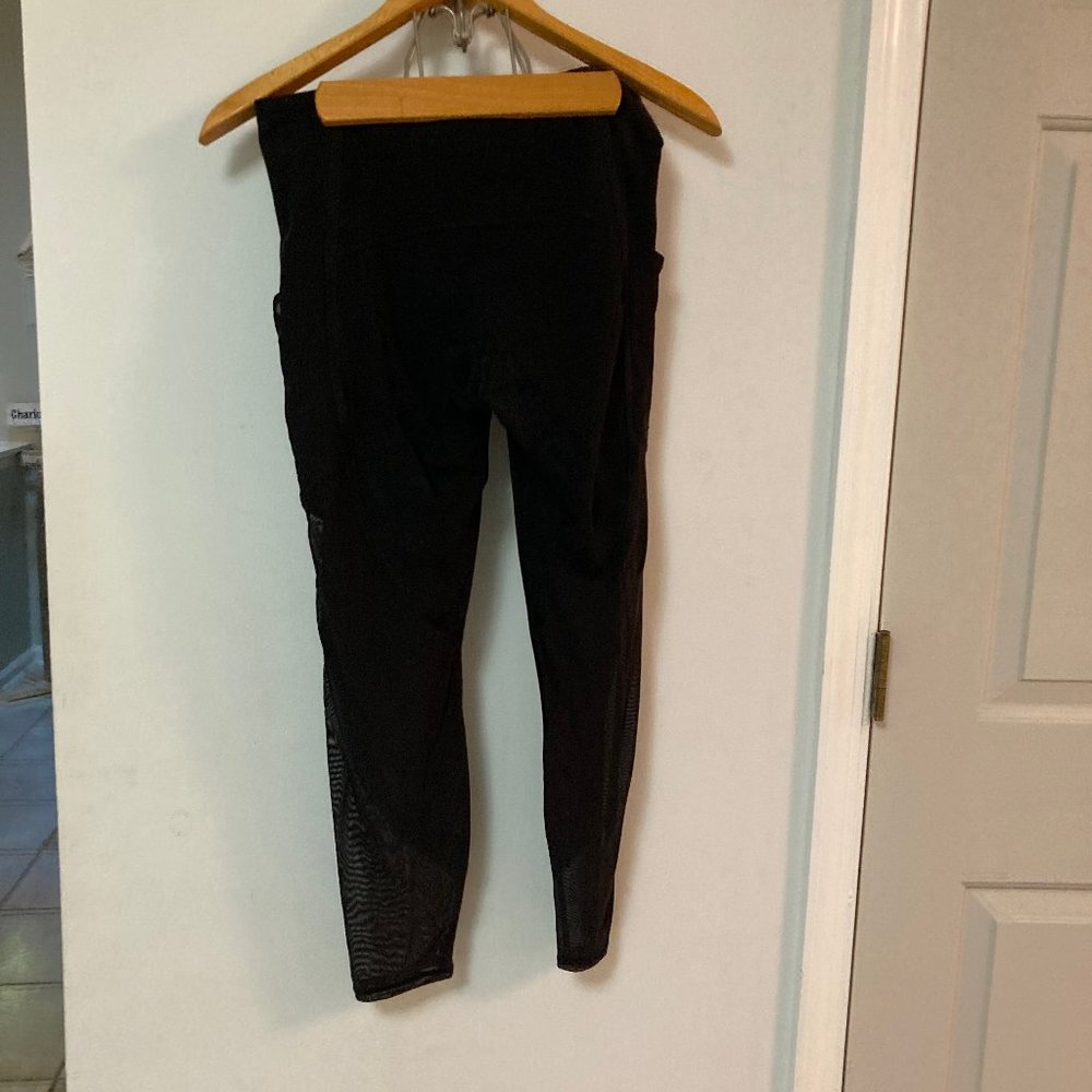 Athleta leggings with mesh pockets